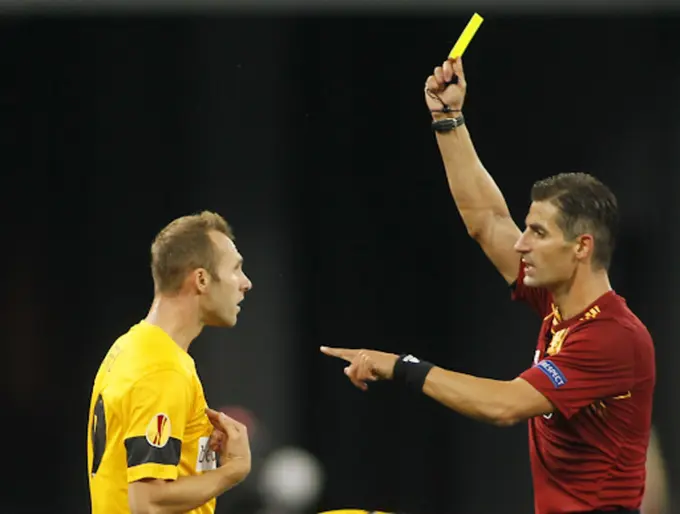 Жовта картка у футболі